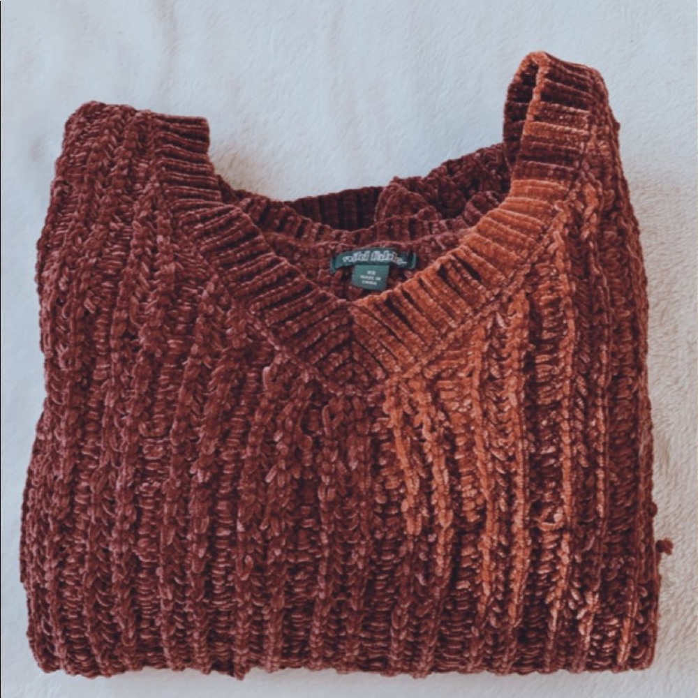 ⚡️maroon sweater⚡️